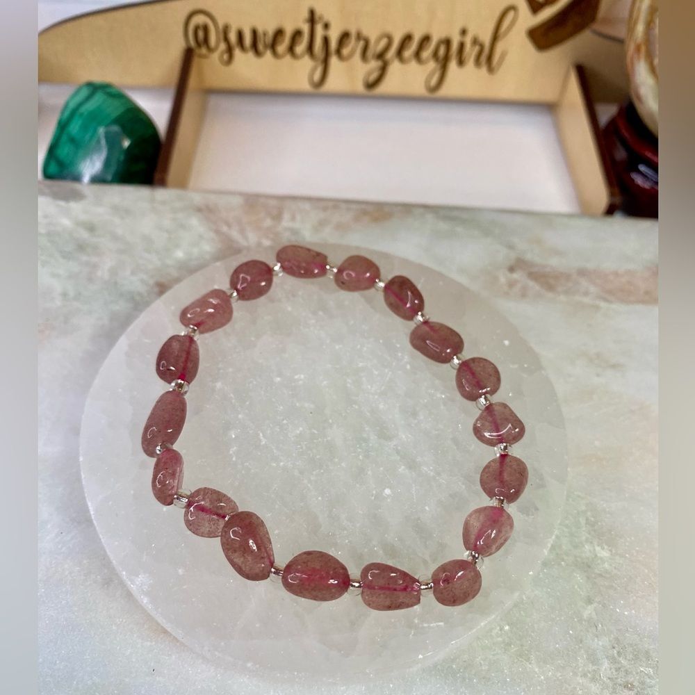 Natural Pink Strawberry Quartz Chip Bead Bracelet